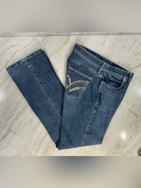 Wrangler Q-Baby Women's Bootcut Jeans with Embroidered Back Pocket & Notched Hem